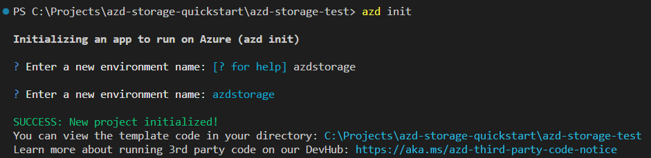 Ein Screenshot zeigt den Azure Developer CLI init-Befehl.