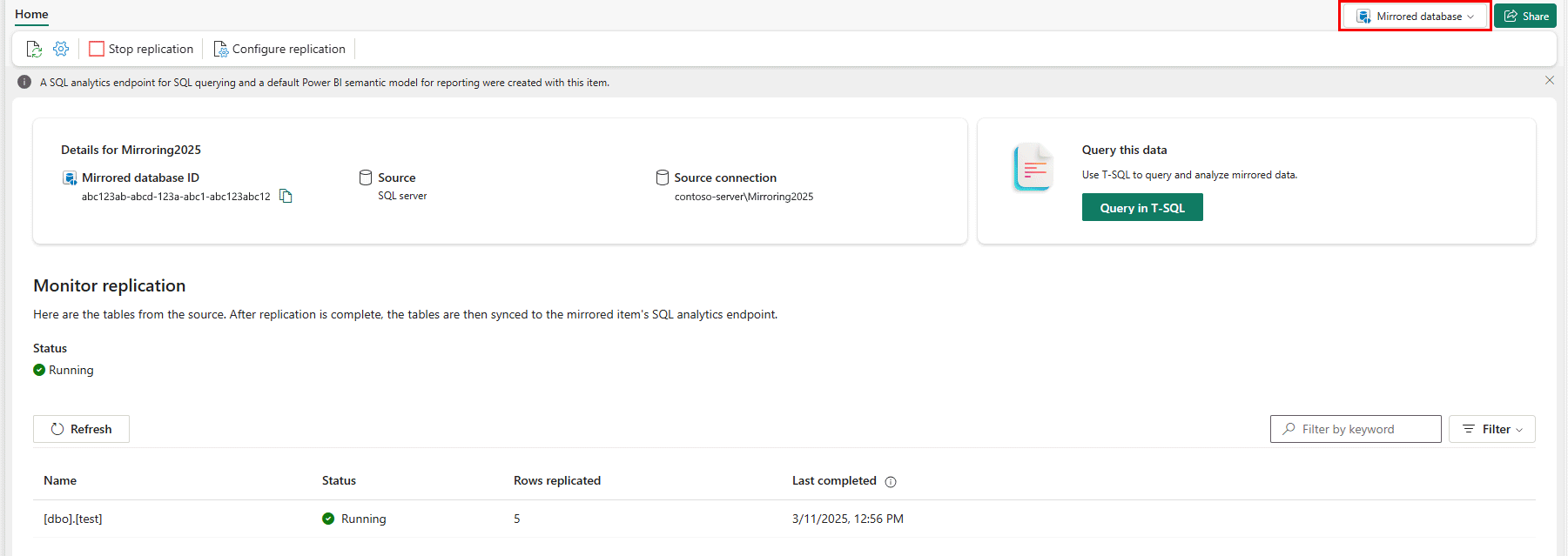 Kuvakaappaus Fabric-portaalista, joka näyttää uuden peilatun SQL Server-tietokannan Monitor-replikaatiotilan.