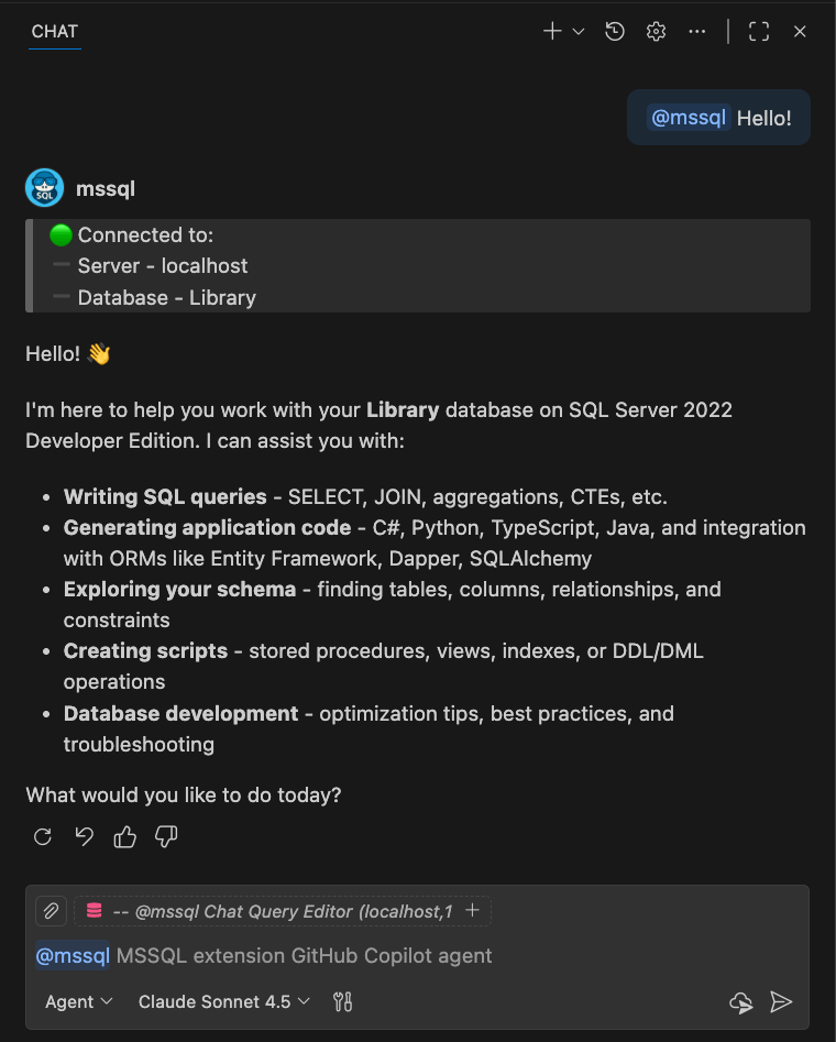 Screenshot del messaggio di benvenuto nella chat @mssql che mostra i dettagli del database connesso.