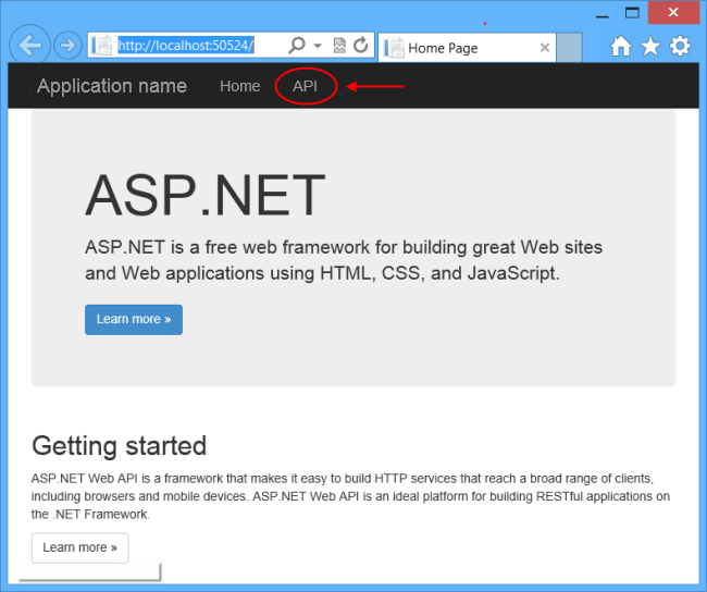 デバッグ モードで Visual Studio から起動されたアプリケーション ウィンドウのスクリーンショット。[A P I] リンクが赤で囲まれており、赤い矢印で強調表示されています。
