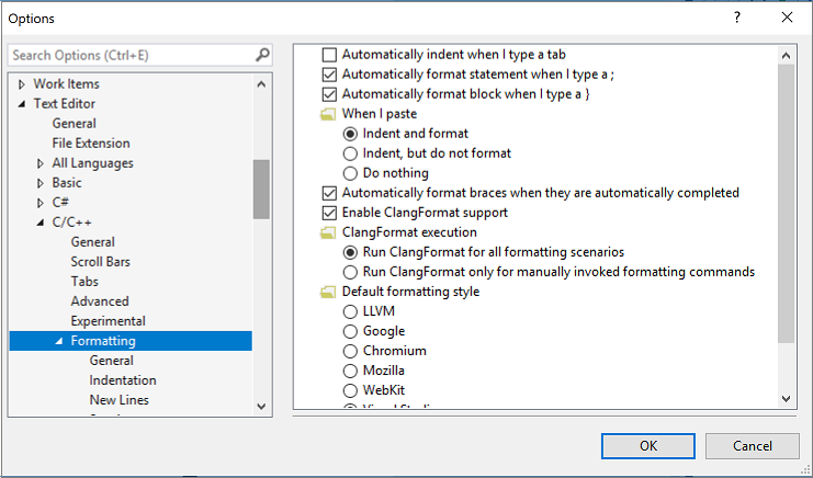 Captura de ecrã a mostrar opções de formatação C++, tais como recuar automaticamente quando escreve um separador.