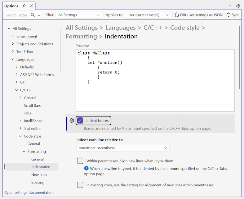 Captura de ecrã das definições de Formatação por Indentação para a linguagem C/C++ com uma definição selecionada demonstrada no painel de Pré-visualização.